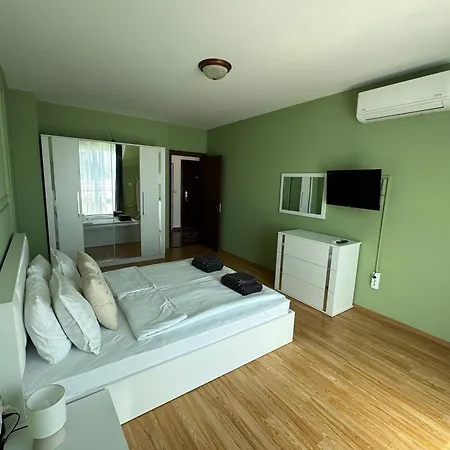 Golden Hermes Daire Sunny Beach