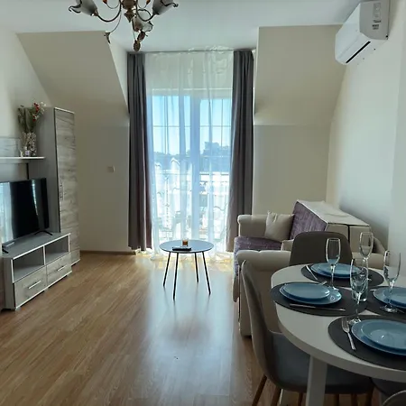 Golden Hermes Apartament *