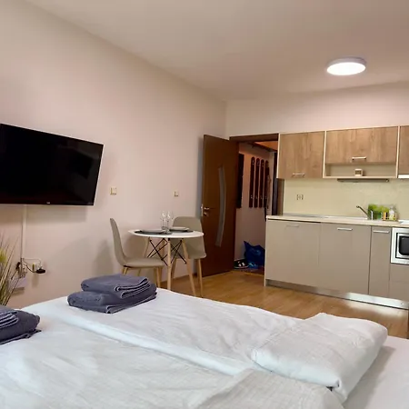 Golden Hermes Appartement *